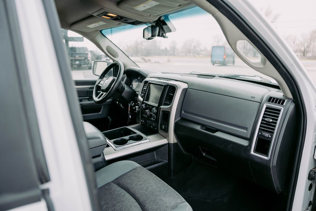 Used 2014 RAM 1500 Classic SLT w/ Luxury Group image 15