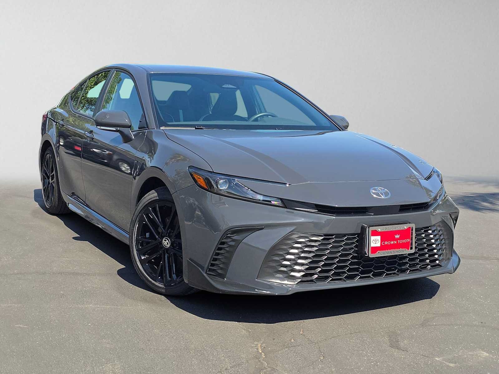 Used 2026 Toyota Camry SE FWD image 1