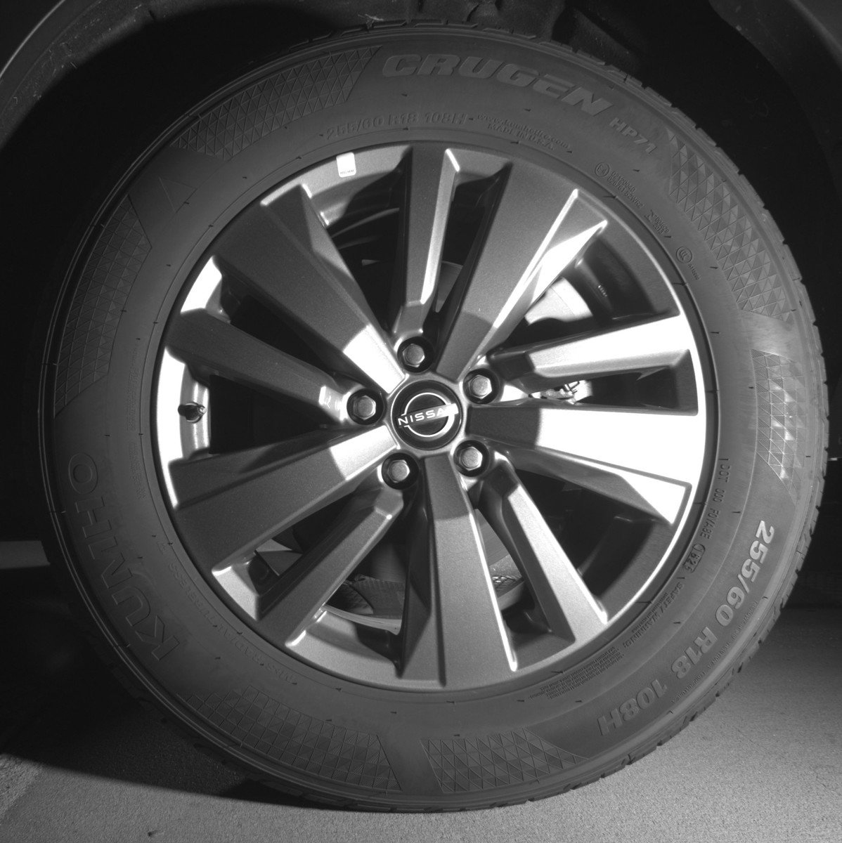 Used 2025 Nissan Pathfinder SV image 14