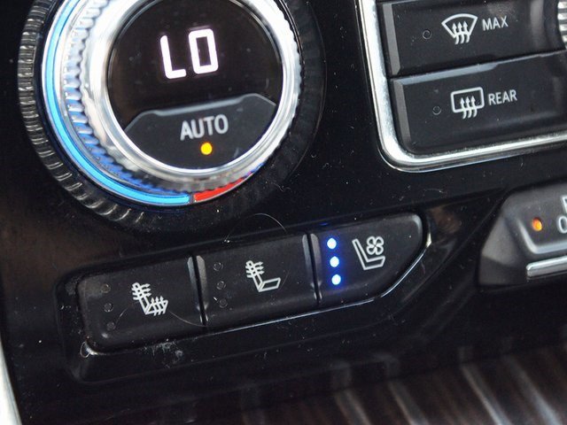 Used 2021 GMC Yukon Denali w/ Denali Premium Package image 8