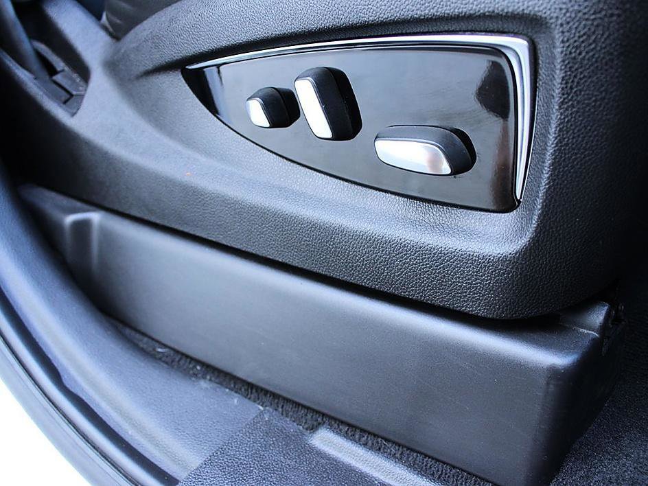 Used 2017 Cadillac Escalade Premium Luxury image 29