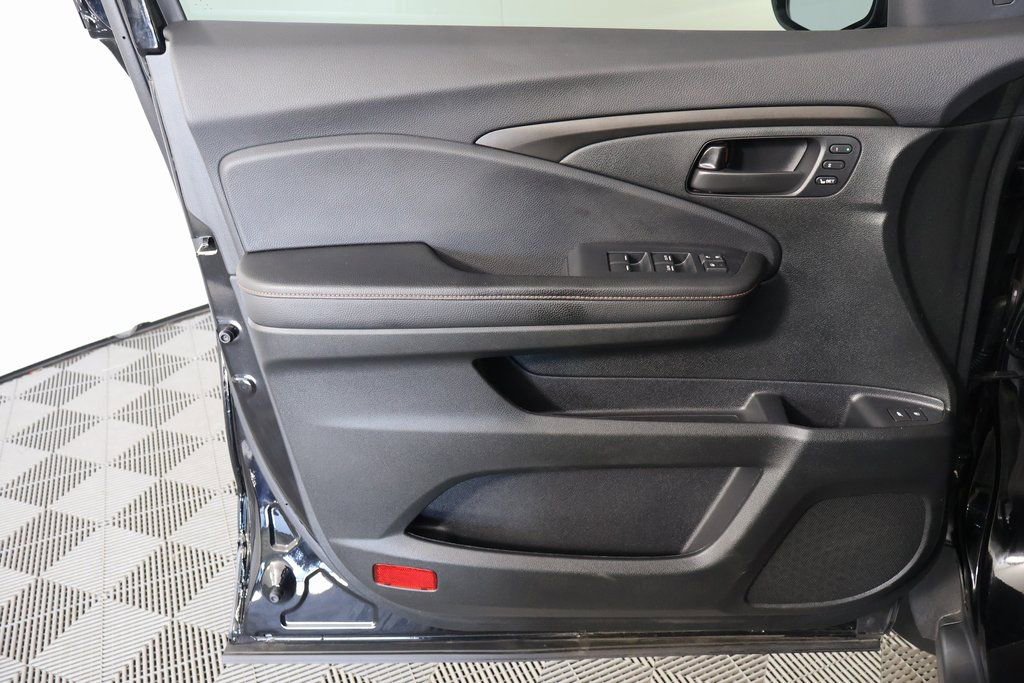 Used 2025 Honda Passport TrailSport image 12