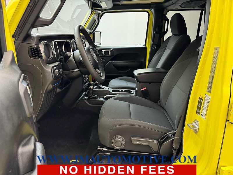 Used 2023 Jeep Wrangler Unlimited w/ Sun & Screen Package AWD/4WD image 14