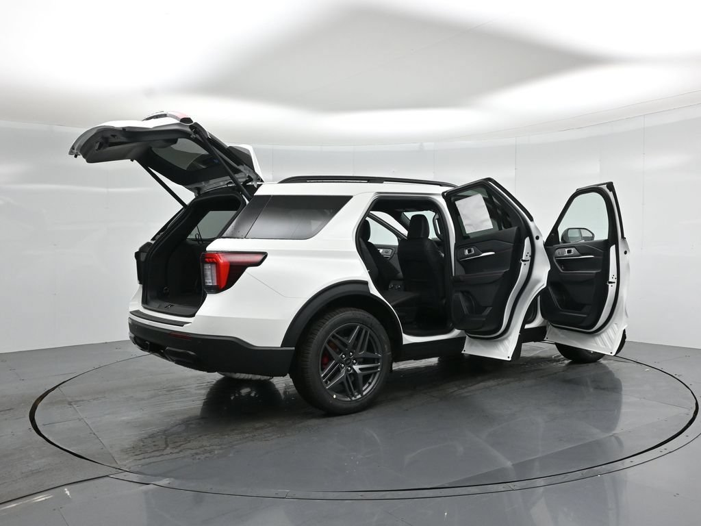 New 2026 Ford Explorer ST-Line w/ ST-Line Street Pack RWD image 5