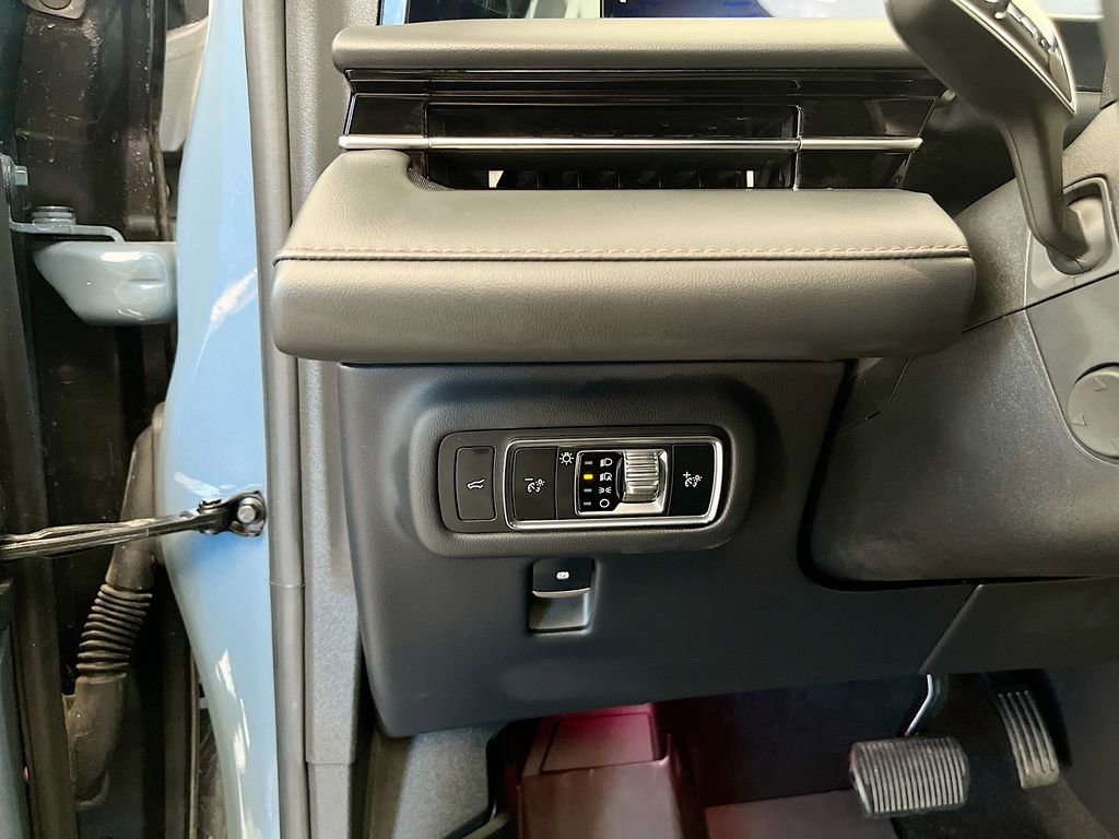 Used 2025 Lincoln Nautilus Reserve w/ Jet Appearance Package image 10