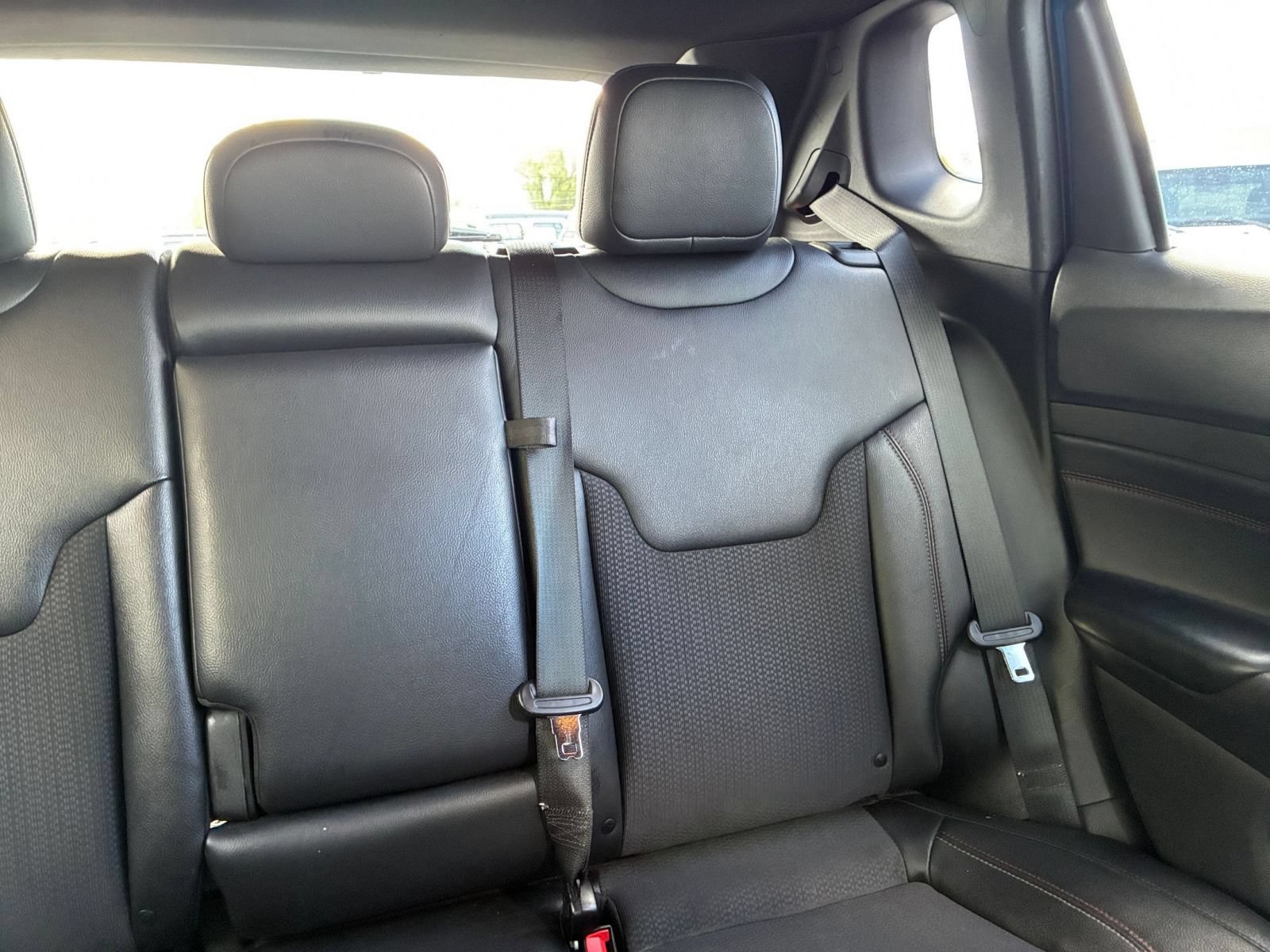Used 2025 Jeep Compass Trailhawk AWD/4WD image 36
