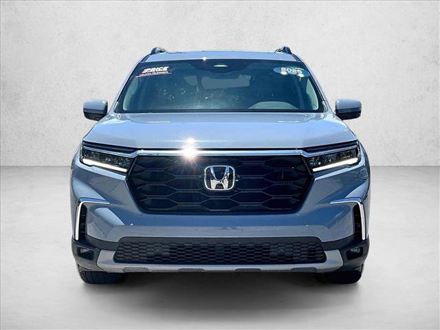 Used 2025 Honda Pilot Touring image 3