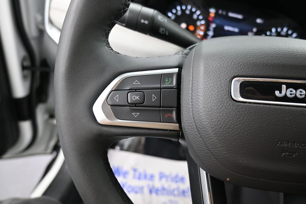Used 2025 Jeep Compass Limited AWD/4WD image 32