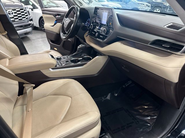 Used 2020 Toyota Highlander Limited AWD/4WD image 23