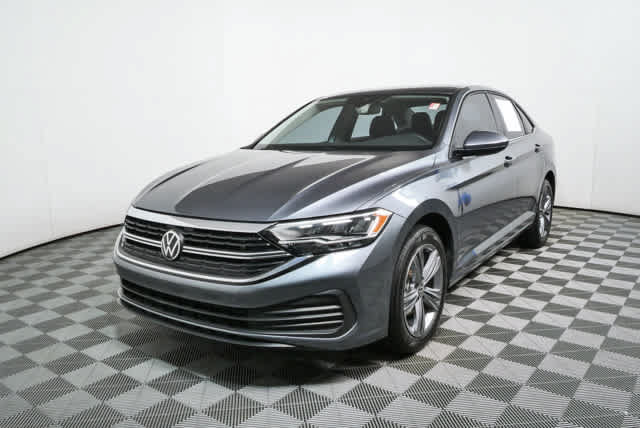 Used 2024 Volkswagen Jetta SE FWD image 32