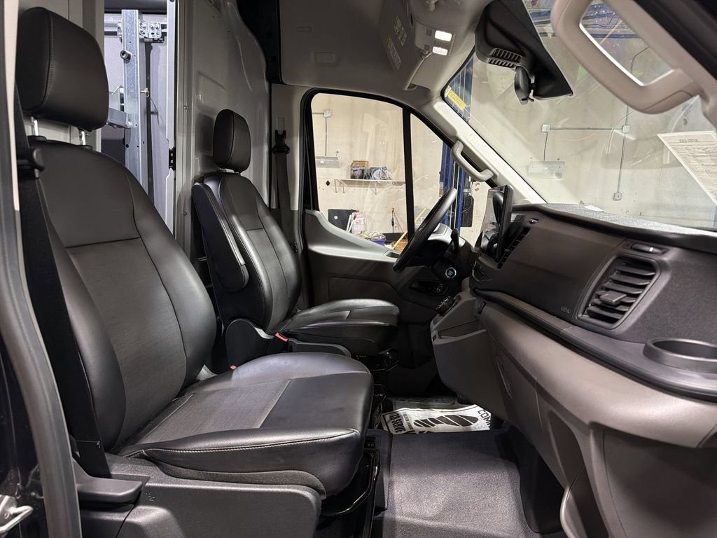 Used 2025 Ford E-Transit 148 High Roof RWD image 28