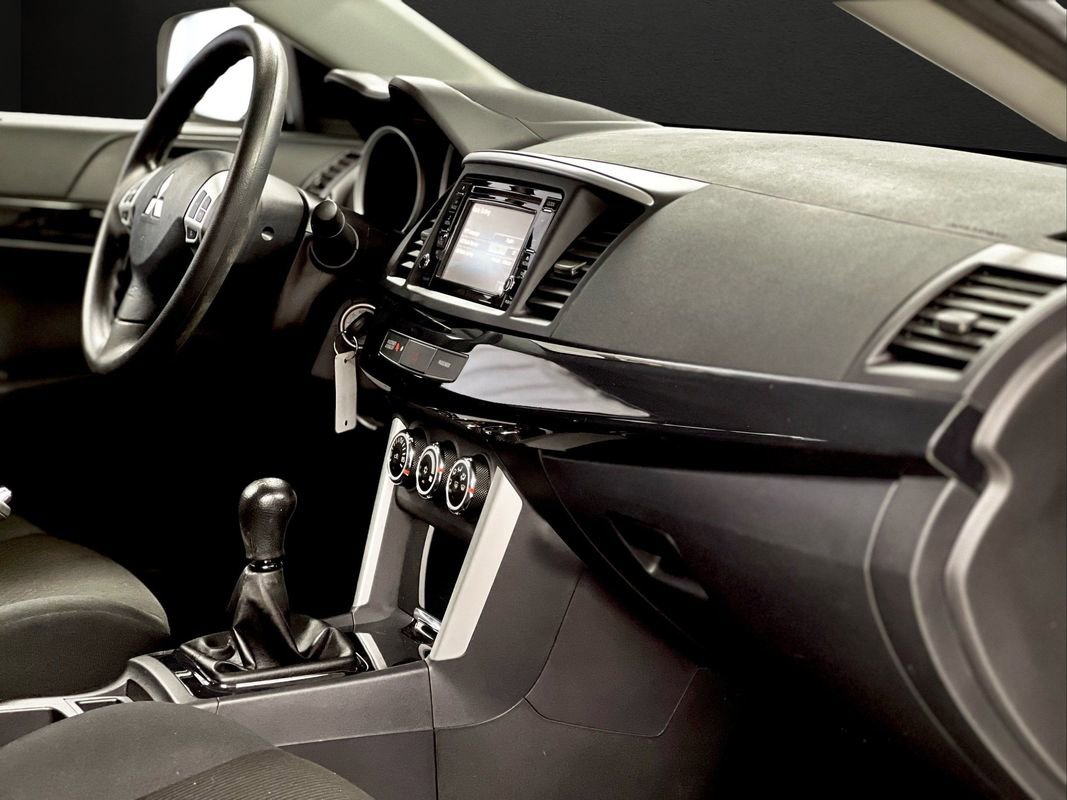 Used 2017 Mitsubishi Lancer ES image 13