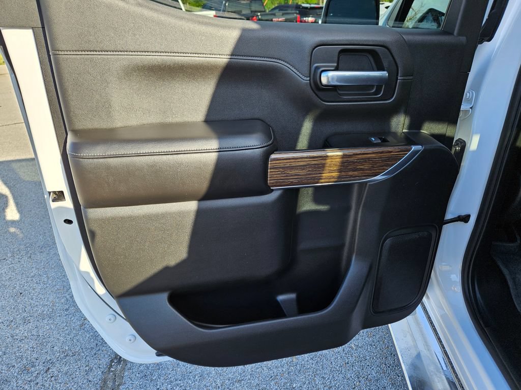 Used 2019 Chevrolet Silverado 1500 High Country w/ Technology Package AWD/4WD image 25