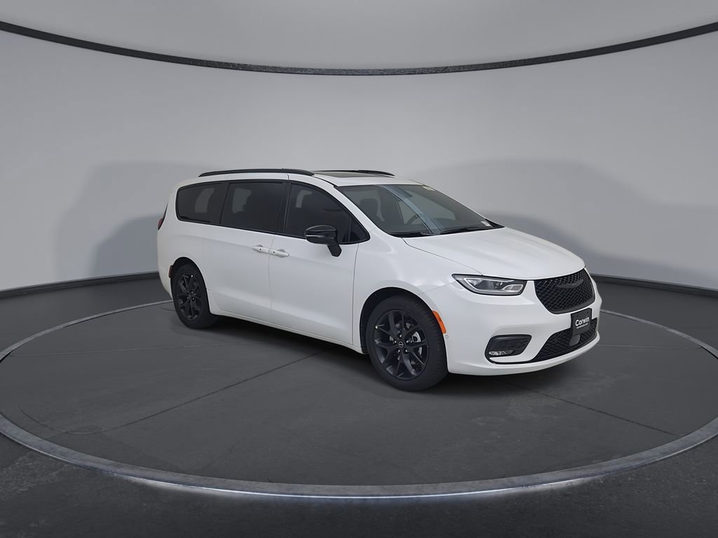 New 2026 Chrysler Pacifica Limited image 3