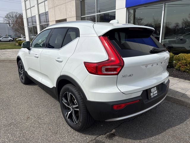 Used 2025 Volvo XC40 B5 Core image 3