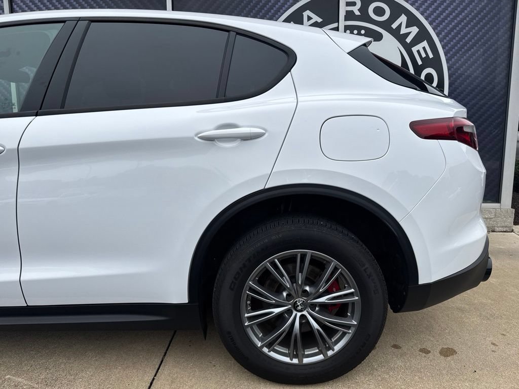 Used 2023 Alfa Romeo Stelvio Sprint AWD/4WD image 14