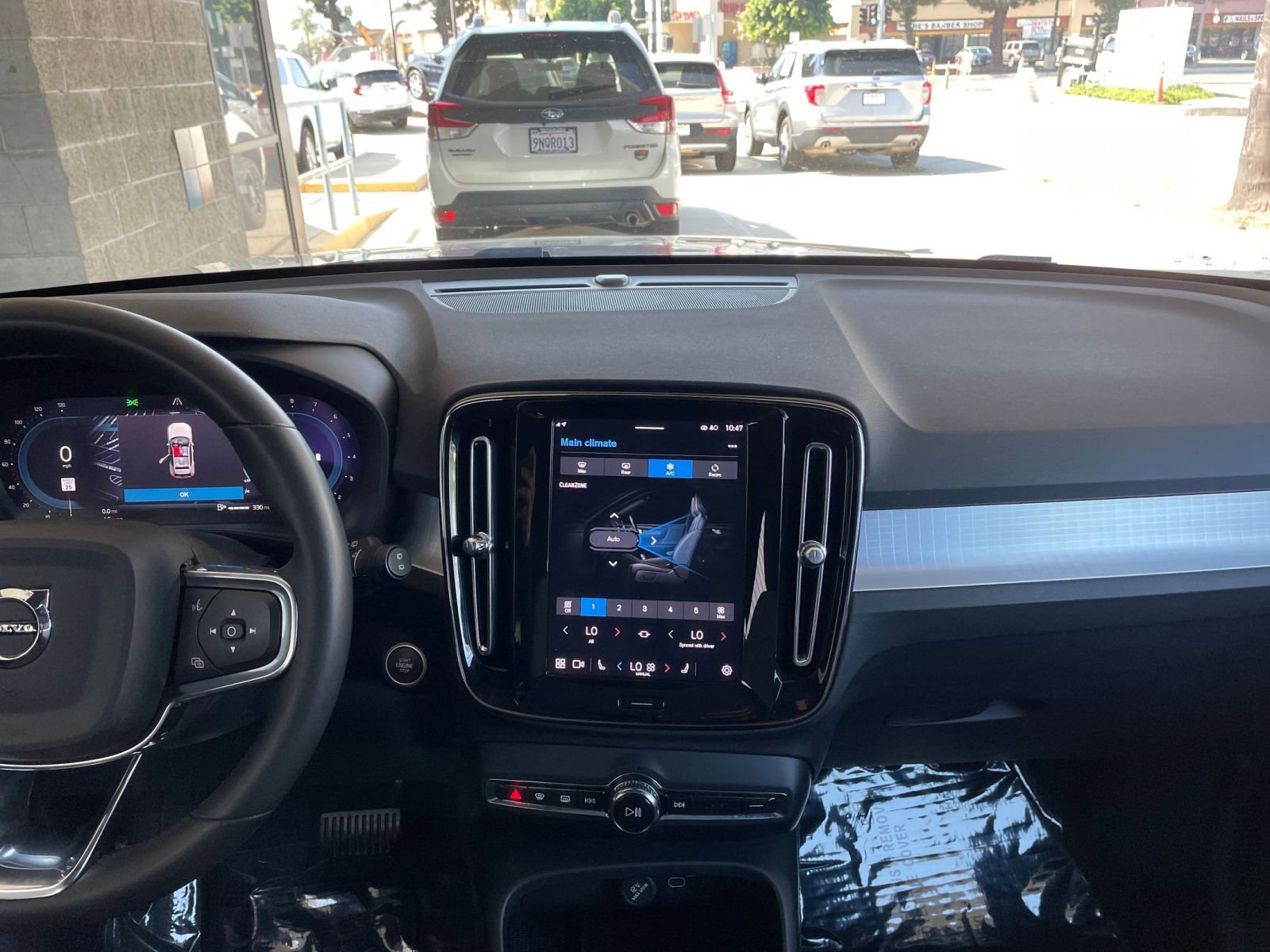 Used 2024 Volvo XC40 B5 Core image 17