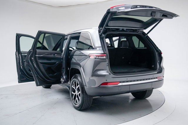 Used 2024 Jeep Grand Cherokee Limited image 19