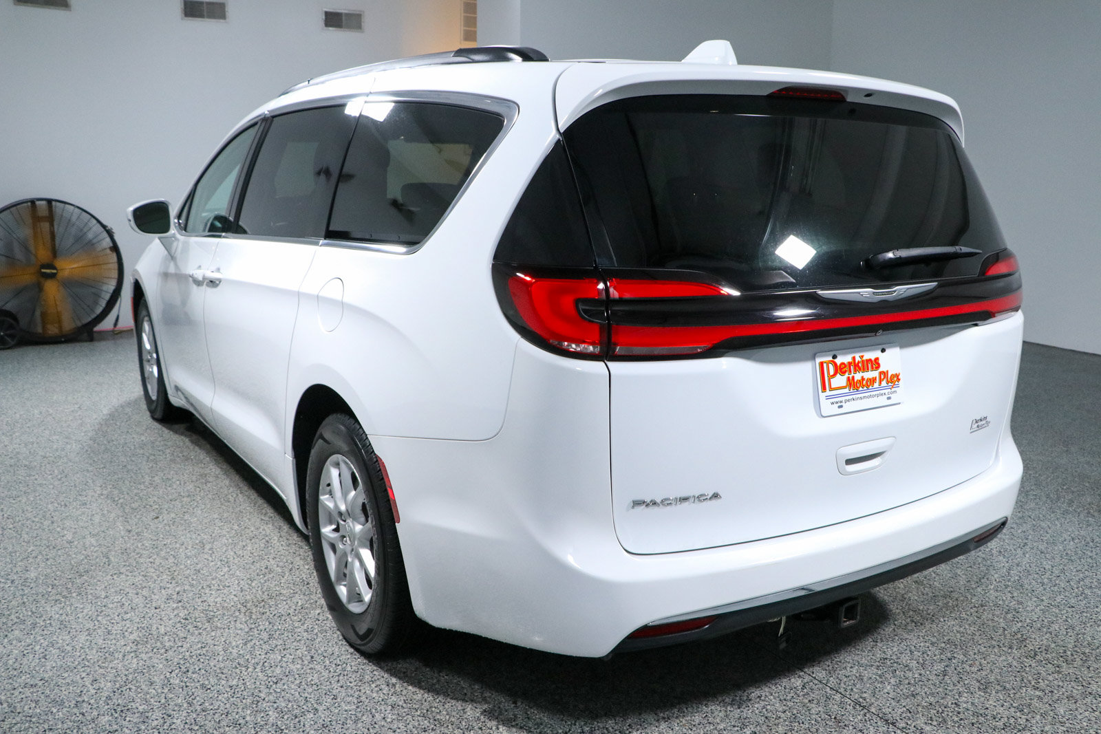 Used 2022 Chrysler Pacifica Touring-L FWD image 9
