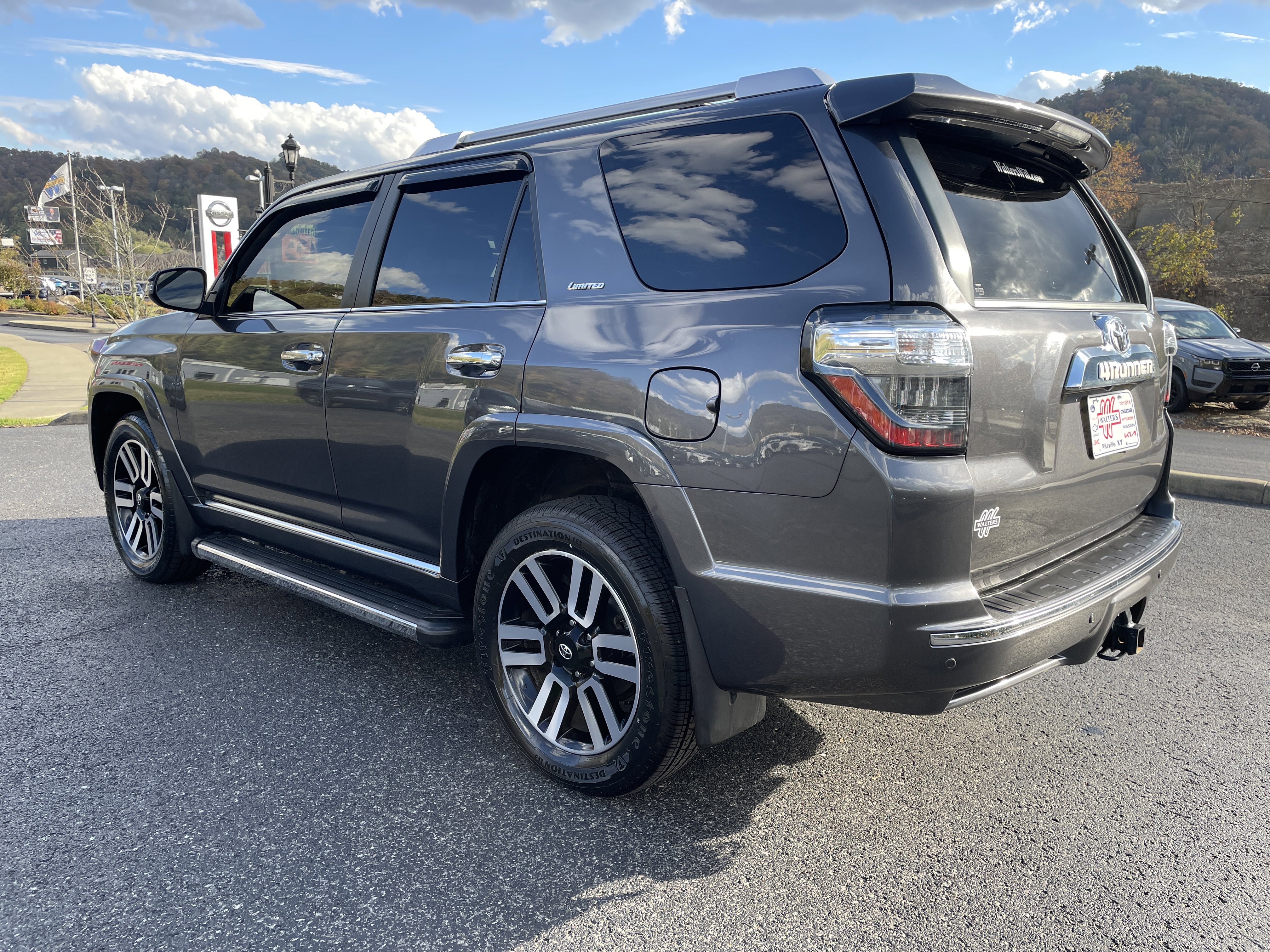 Used 2023 Toyota 4Runner Limited image 4