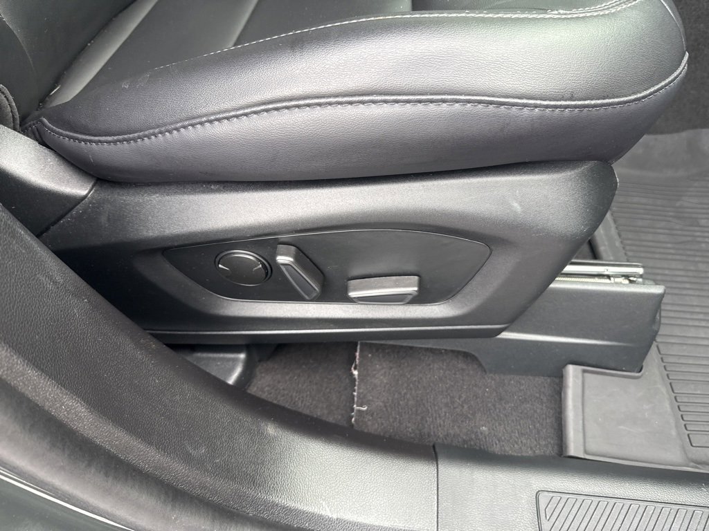 Used 2023 Ford Explorer XLT w/ Equipment Group 202A image 10