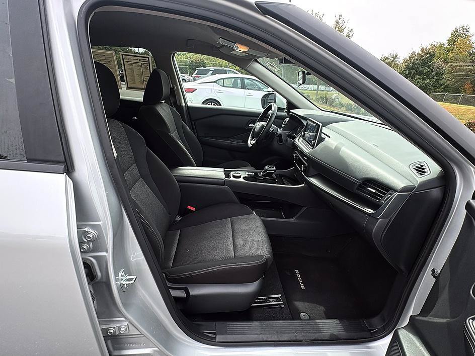Certified 2025 Nissan Rogue SV AWD/4WD image 24