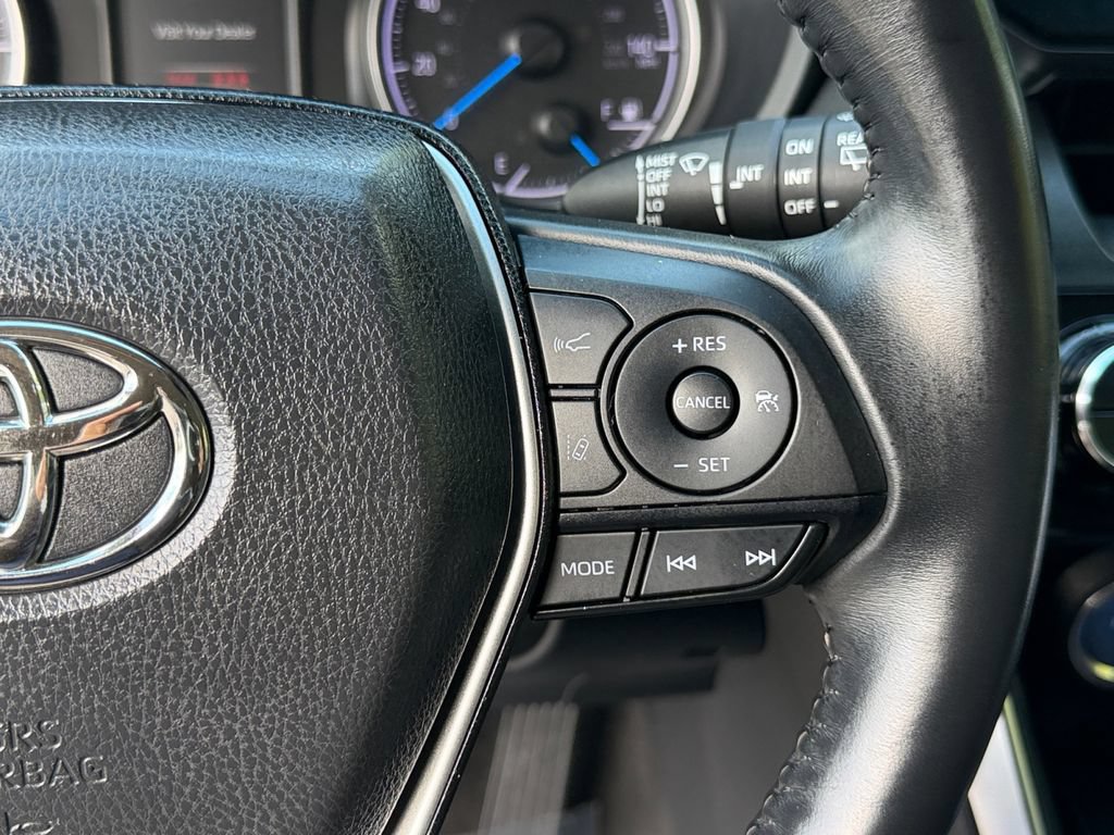 Used 2021 Toyota Venza LE AWD/4WD image 19