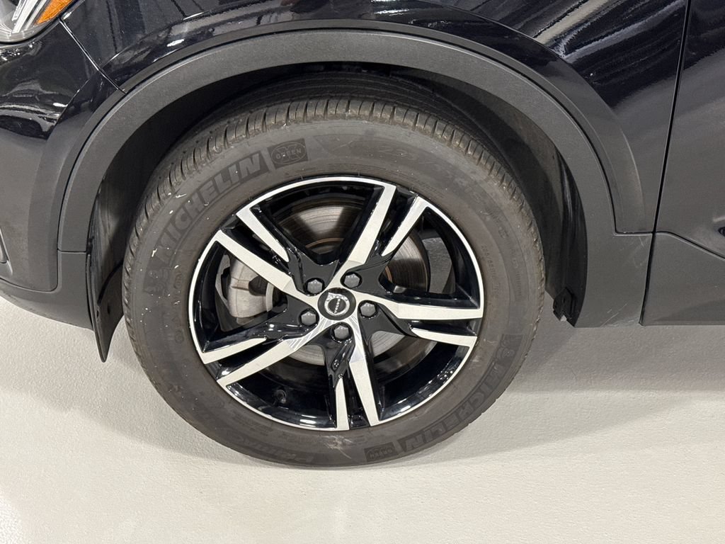 Used 2025 Volvo XC40 B5 Core AWD/4WD image 8