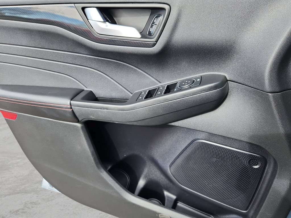 Used 2023 Ford Escape ST-Line w/ Tech Pack #1 FWD image 8