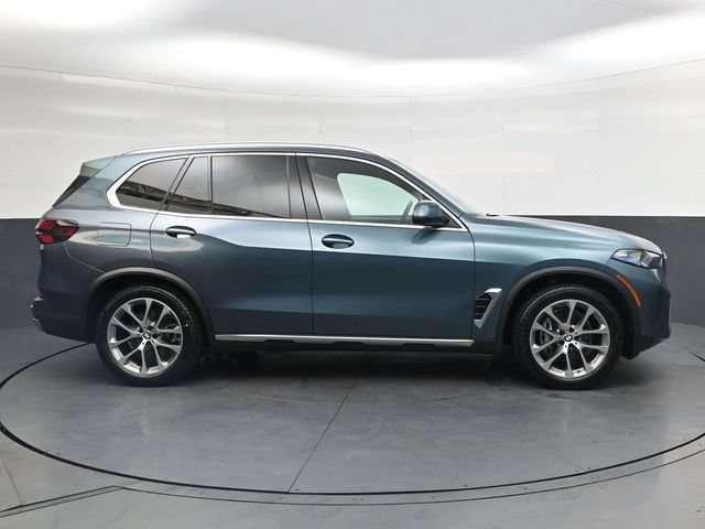 Used 2024 BMW X5 xDrive40i w/ Premium Package AWD/4WD image 3