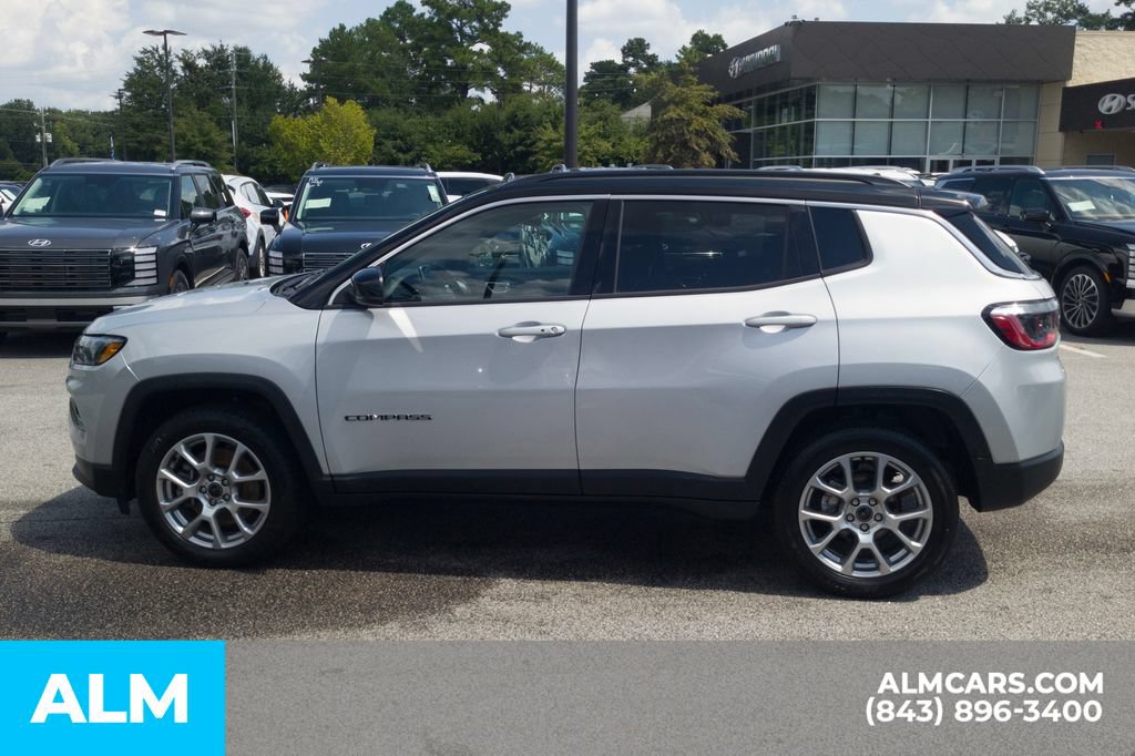 Used 2025 Jeep Compass Limited AWD/4WD image 10