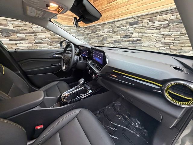 Used 2025 Chevrolet Trax ACTIV w/ Sunroof Package FWD image 12