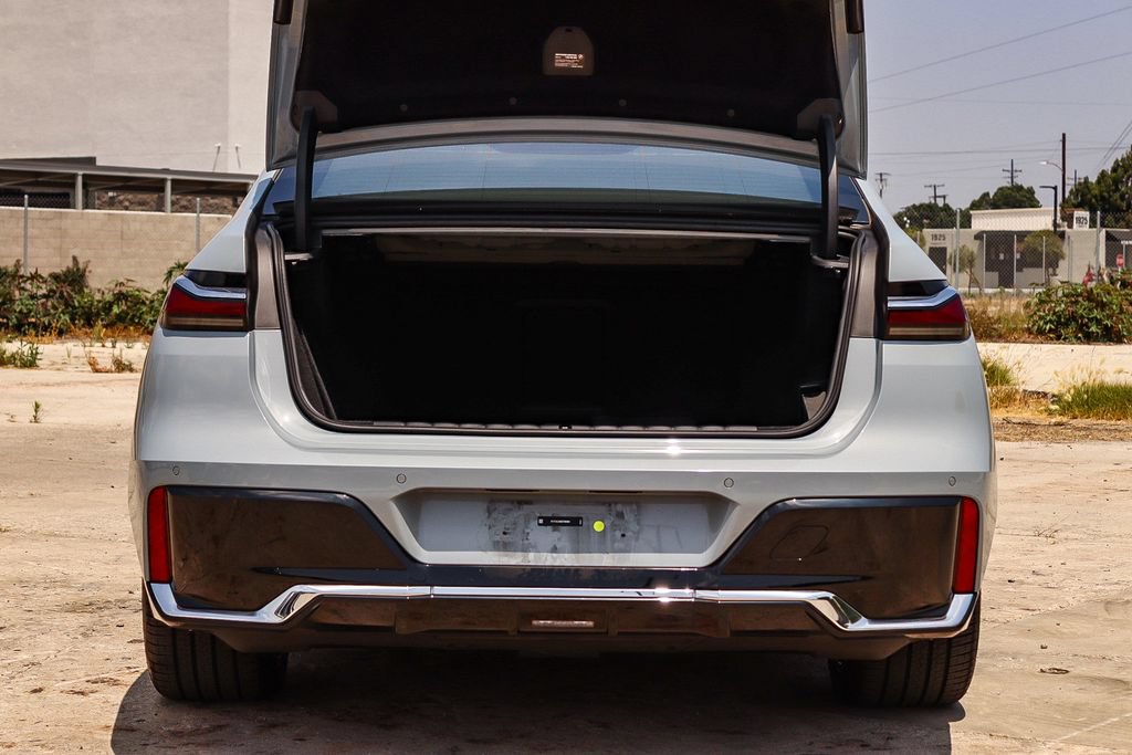 Used 2025 BMW i7 xDrive60 AWD/4WD image 30