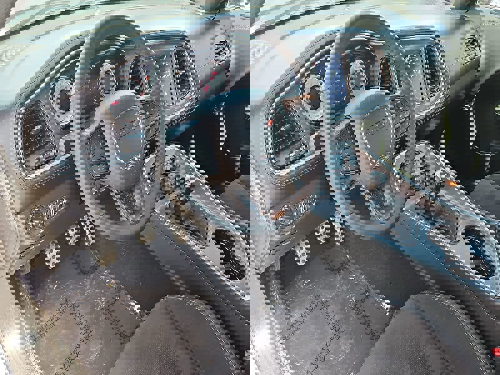 Used 2022 Dodge Challenger R/T w/ T/A Package image 11