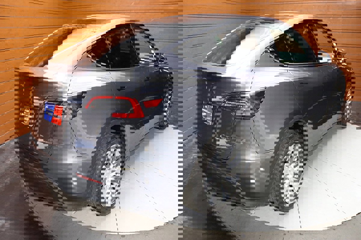 Used 2023 Tesla Model Y Long Range image 12