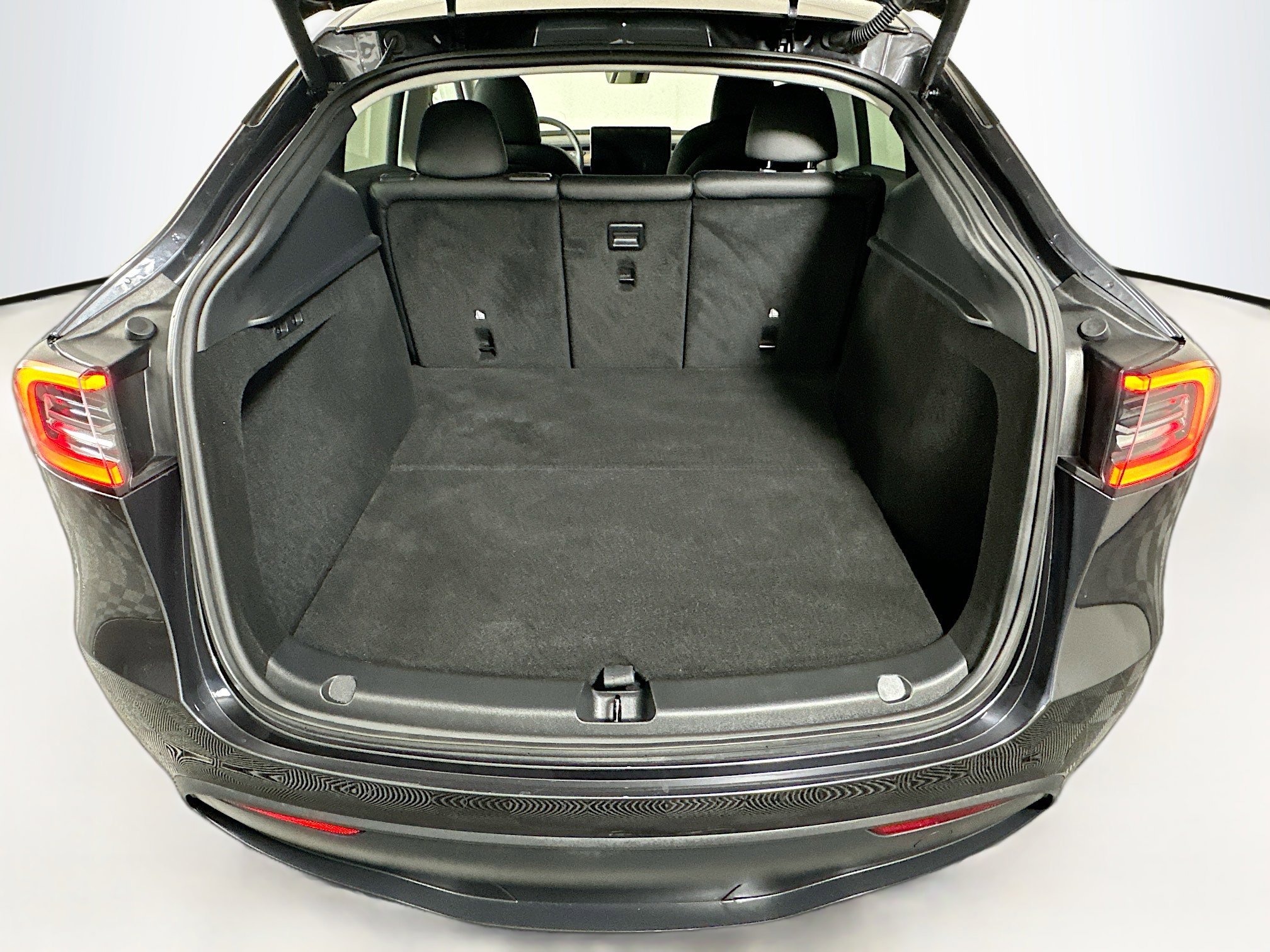 Used 2024 Tesla Model Y Long Range image 28