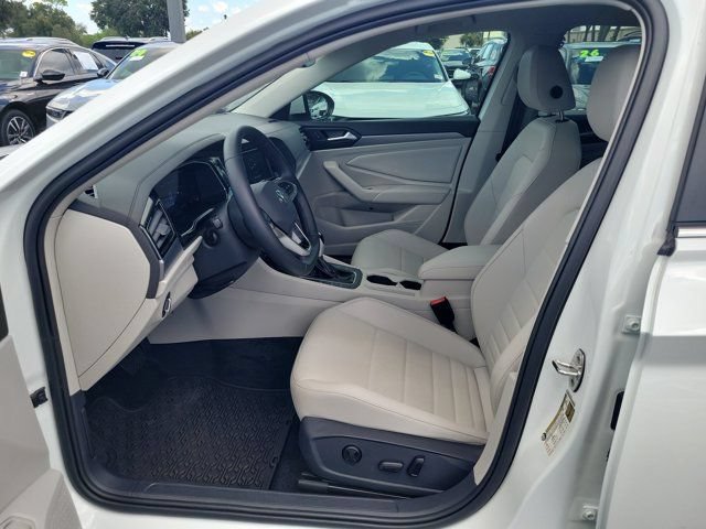 Certified 2023 Volkswagen Jetta SE FWD image 13