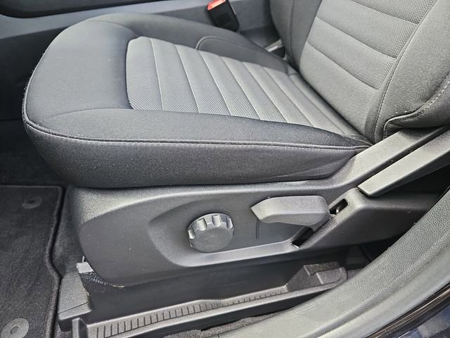 Used 2024 Ford Edge SE w/ Black Appearance Package image 18