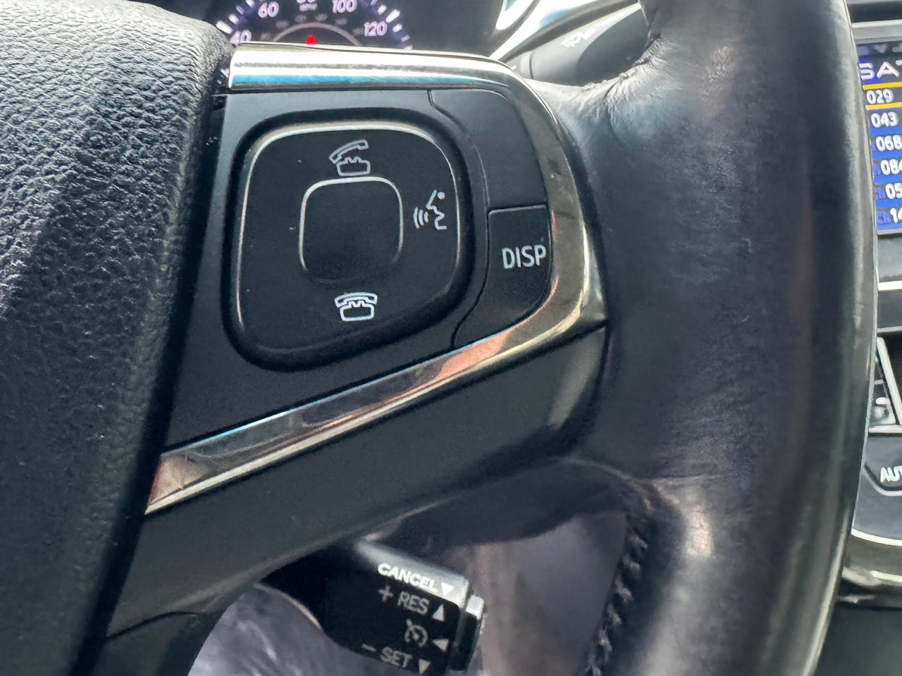 Used 2014 Toyota Avalon Limited image 29