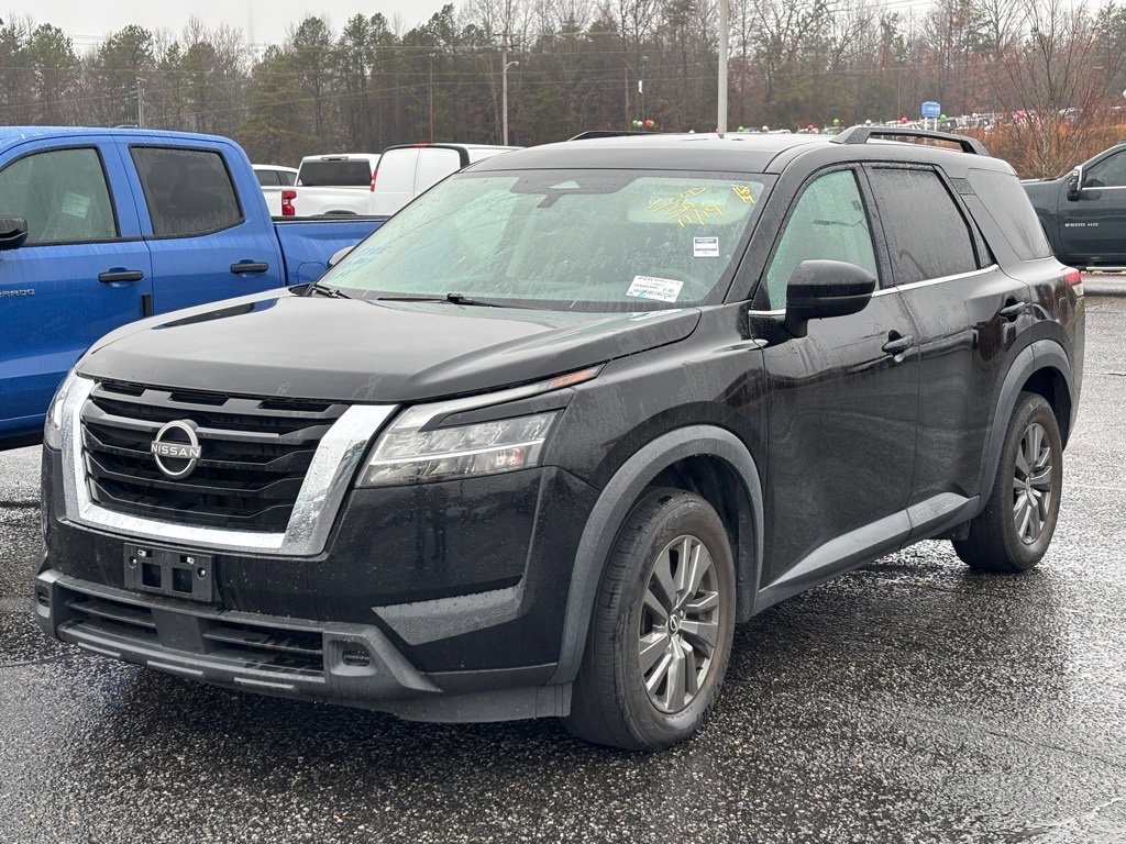 Used 2022 Nissan Pathfinder SV image 2