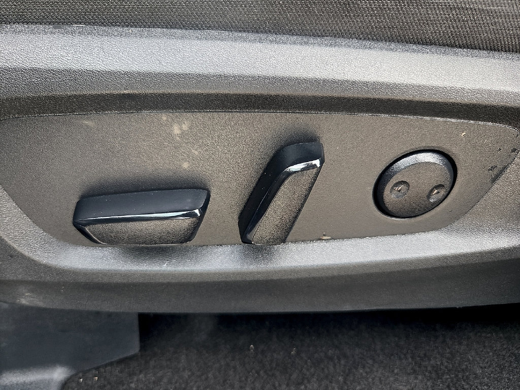 Used 2026 Nissan Pathfinder SV FWD image 16