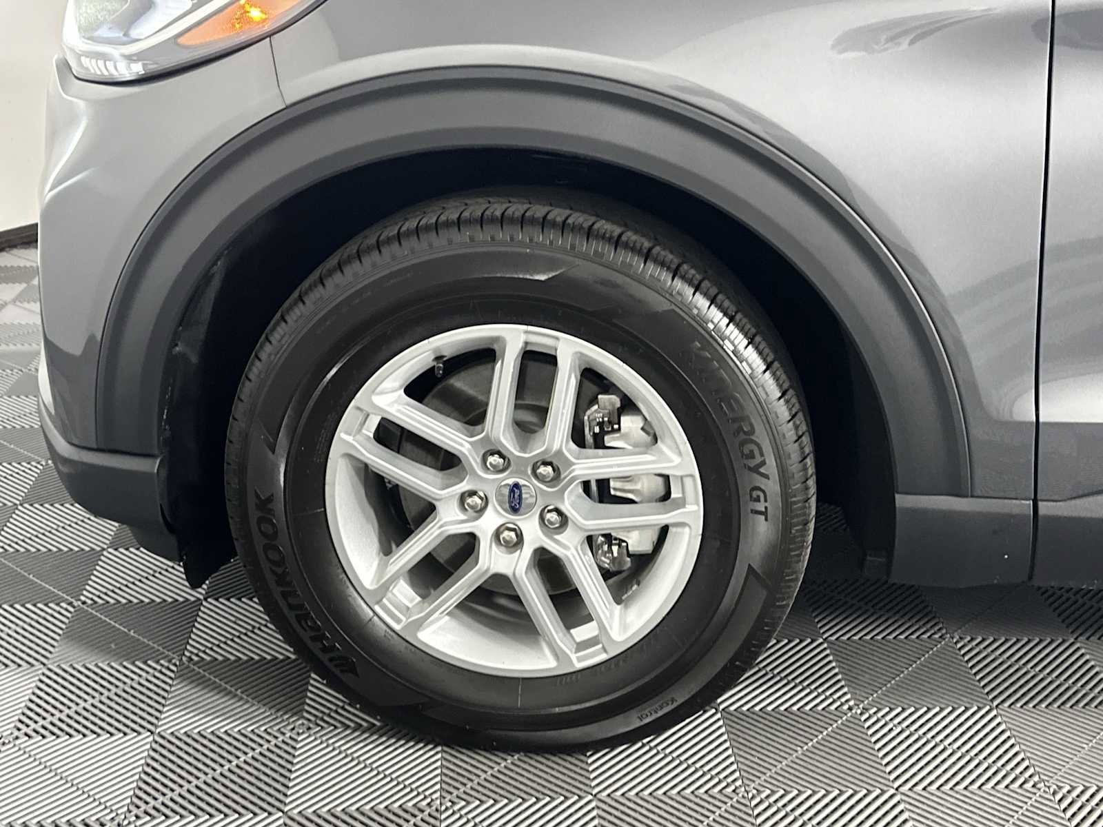 Used 2025 Ford Explorer Active w/ Active Comfort Package RWD image 12