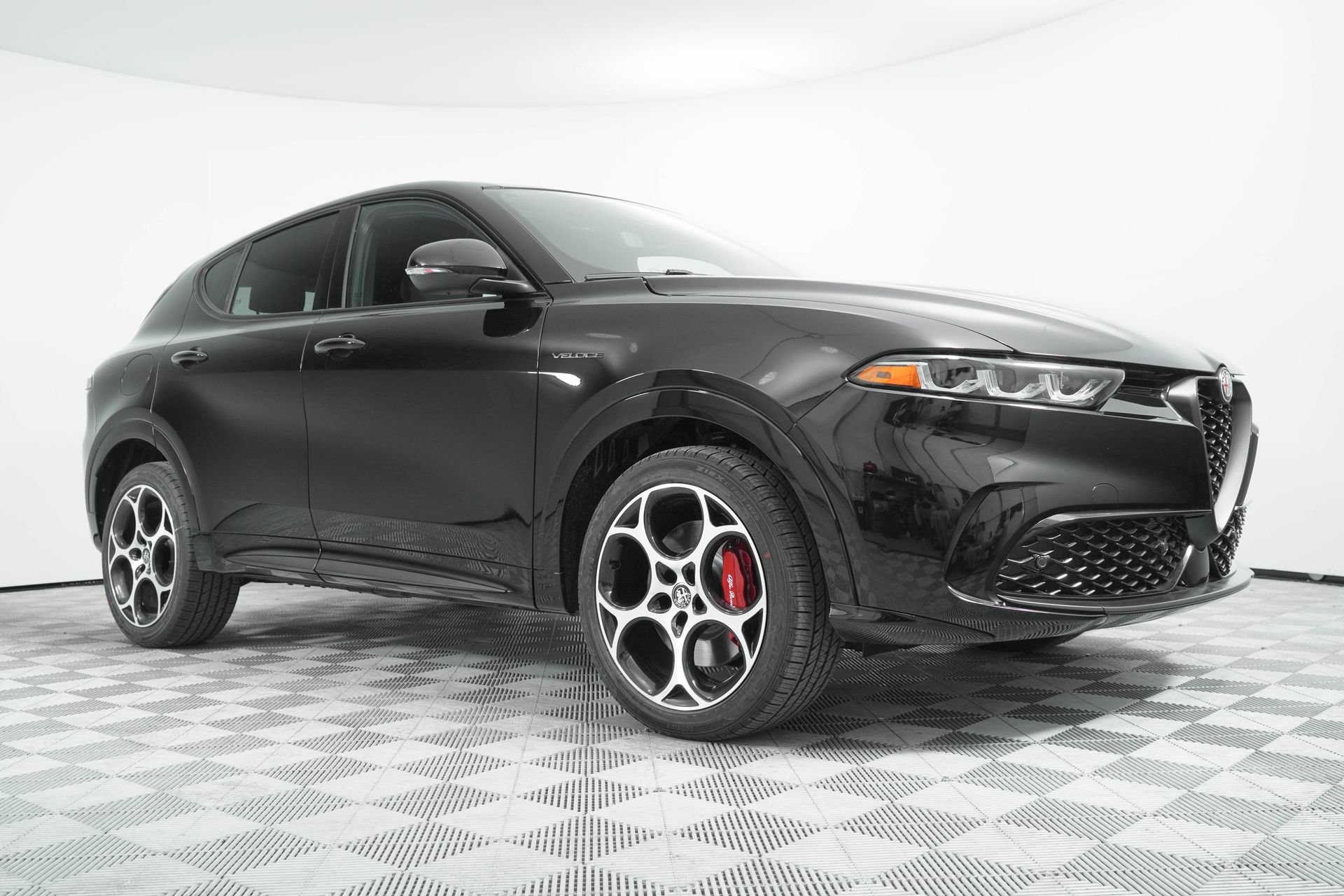 New 2025 Alfa Romeo Tonale w/ Premium Package
