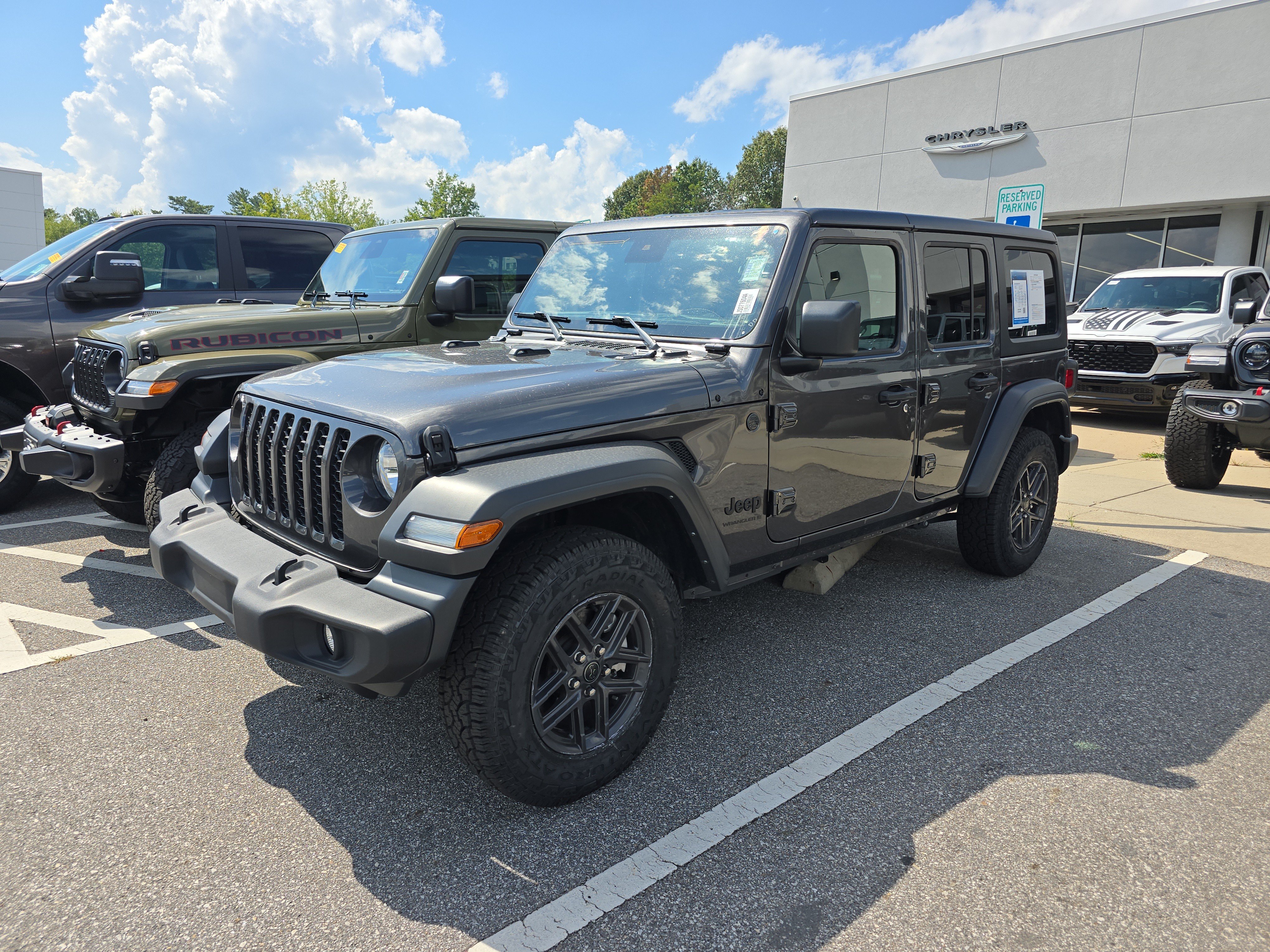 Used 2024 Jeep Wrangler Unlimited Sport AWD/4WD image 4