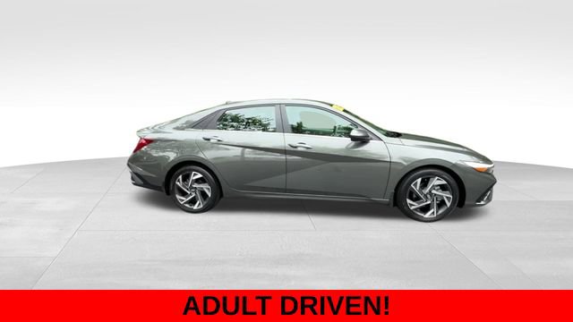 Used 2024 Hyundai Elantra SEL w/ Convenience Package FWD image 2