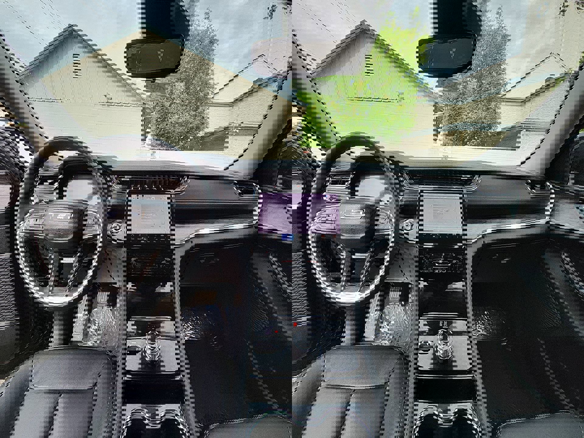 Used 2023 Jeep Grand Cherokee Limited AWD/4WD image 26