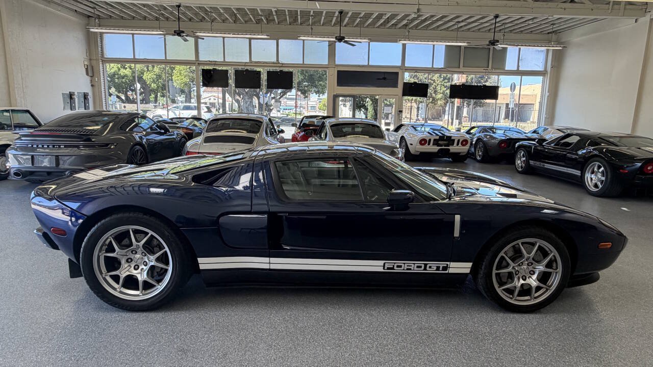 Used 2006 Ford GT RWD image 11