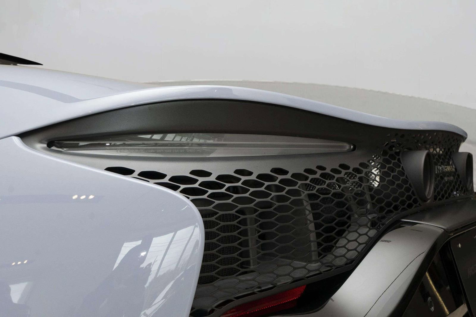 Used 2023 McLaren Artura RWD image 33