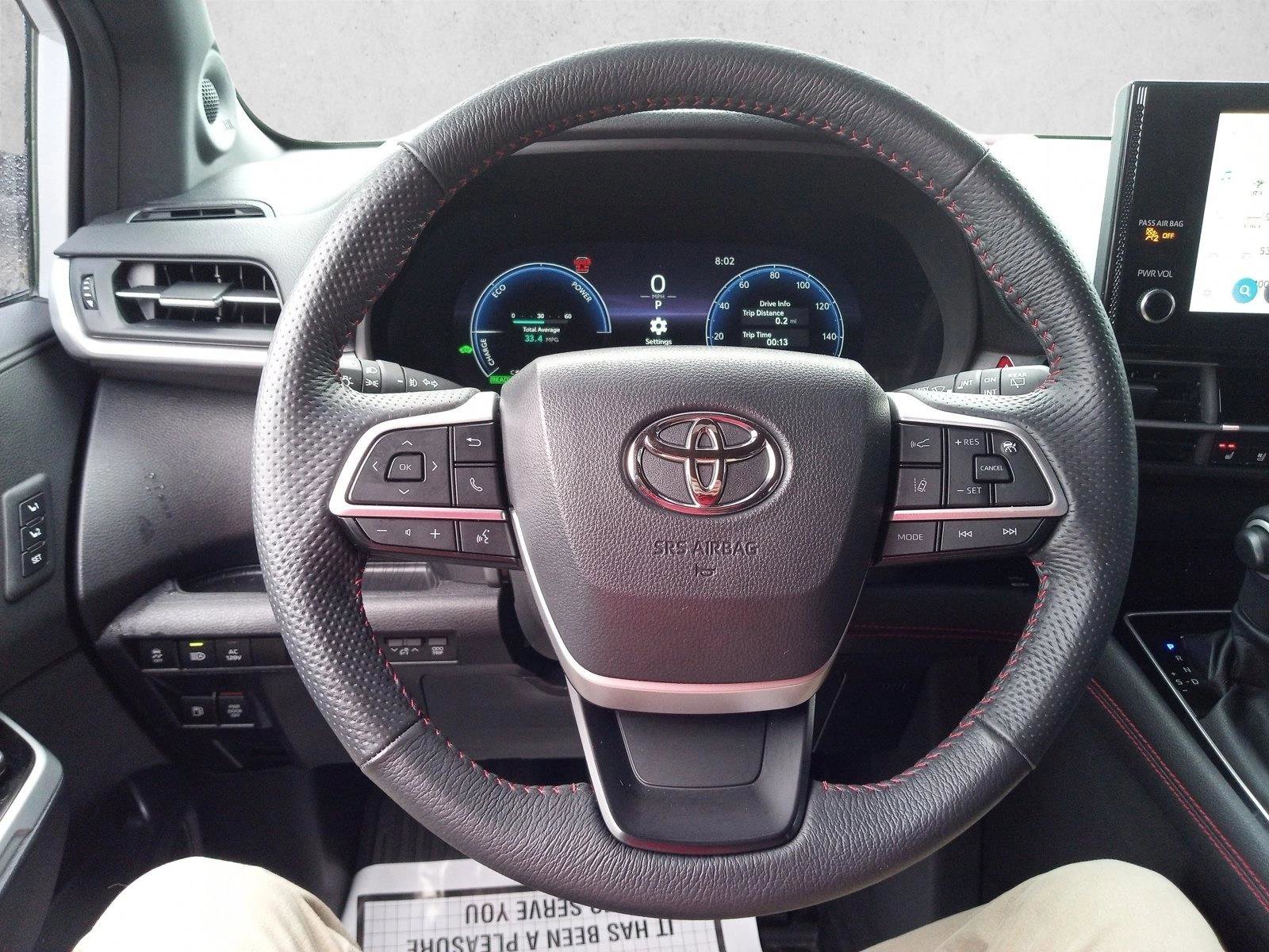 Used 2025 Toyota Sienna XSE w/ XSE Premium Package FWD image 20