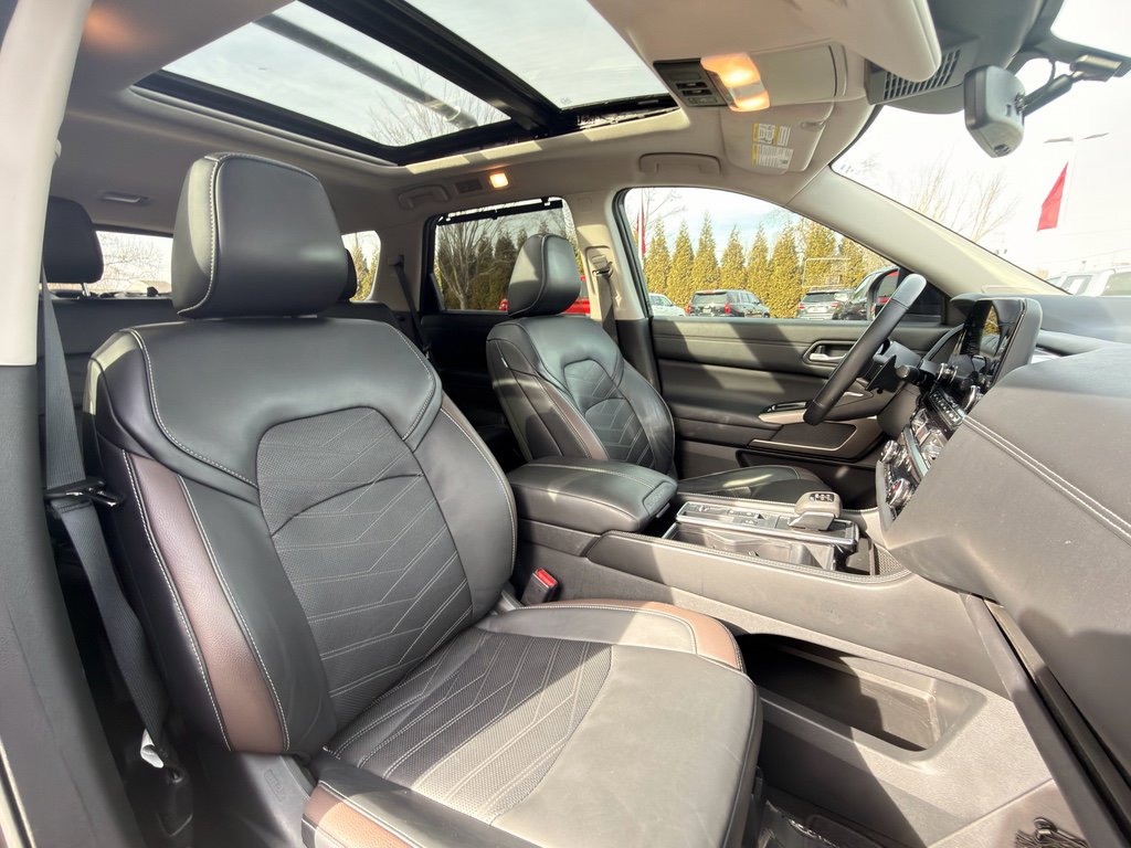 Certified 2024 Nissan Pathfinder Platinum w/ Cargo Package FWD image 14